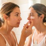 Routine beauté maman pressée : 5 minutes pour réveiller sa peau